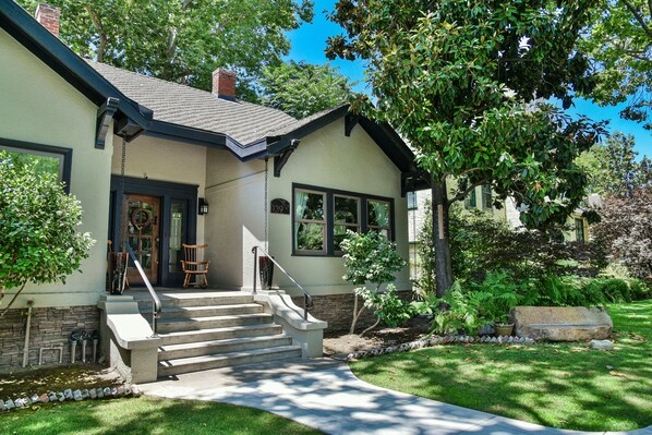 Exterior - Charm and Comfort in Quiet Lodi Neighborhood (Lodi)