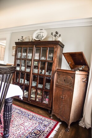 Interior - Charm and Comfort in Quiet Lodi Neighborhood (Lodi)