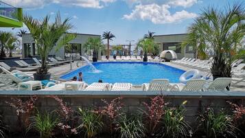 Indoor pool, outdoor pool