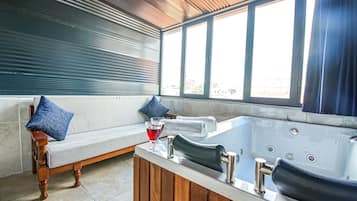 Suite Elite, 1 cama Queen size, vista a la ciudad | Terraza o patio