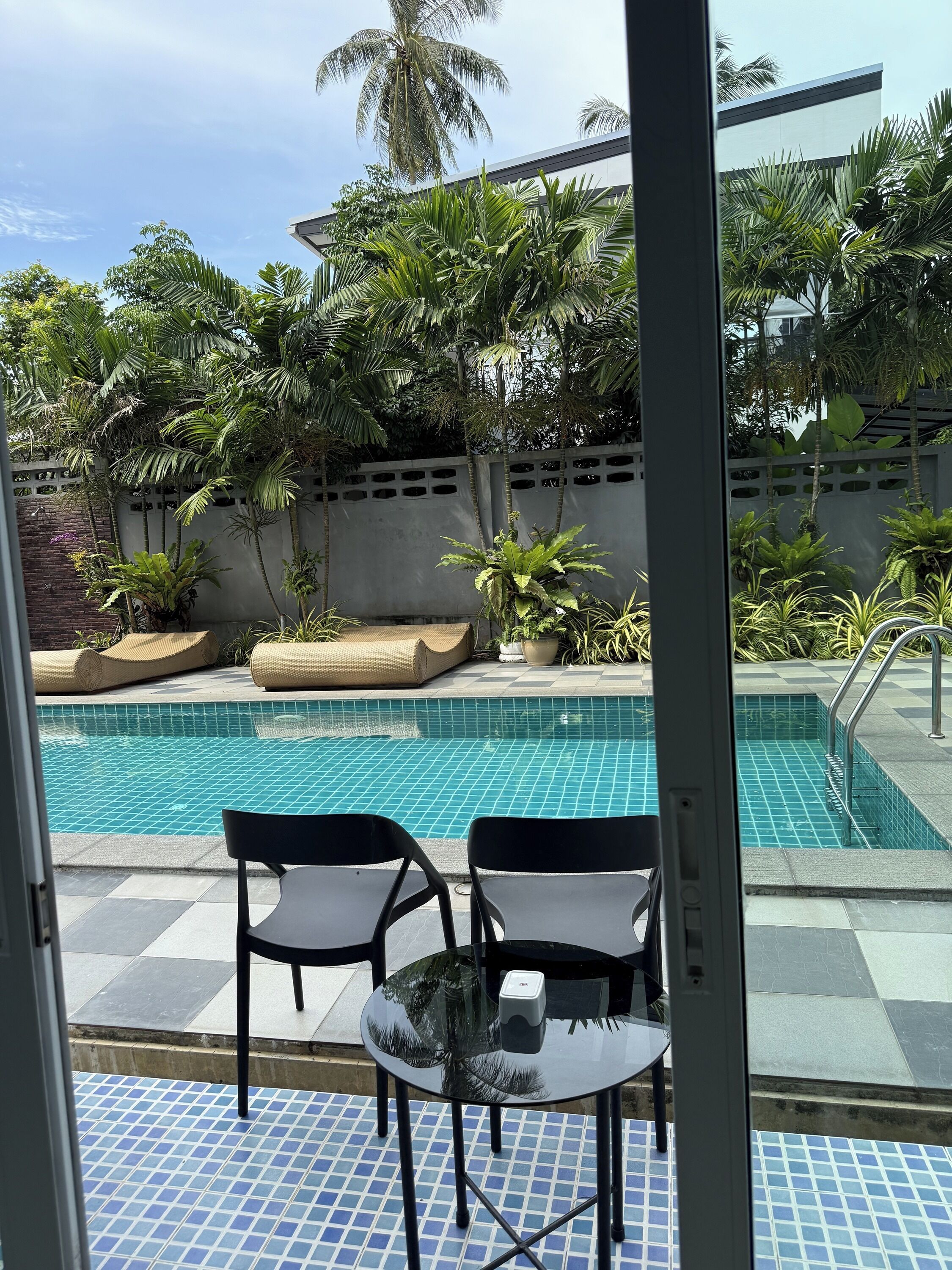 Grand Deluxe Pool Access | Desk, free WiFi, bed sheets