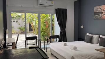 Grand Deluxe Pool Access | Desk, free WiFi, bed sheets