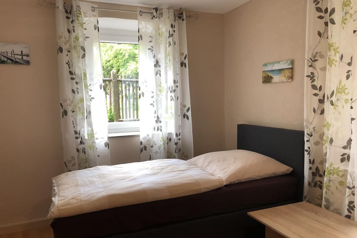 Basic Double or Twin Room | Desk, free WiFi, bed sheets