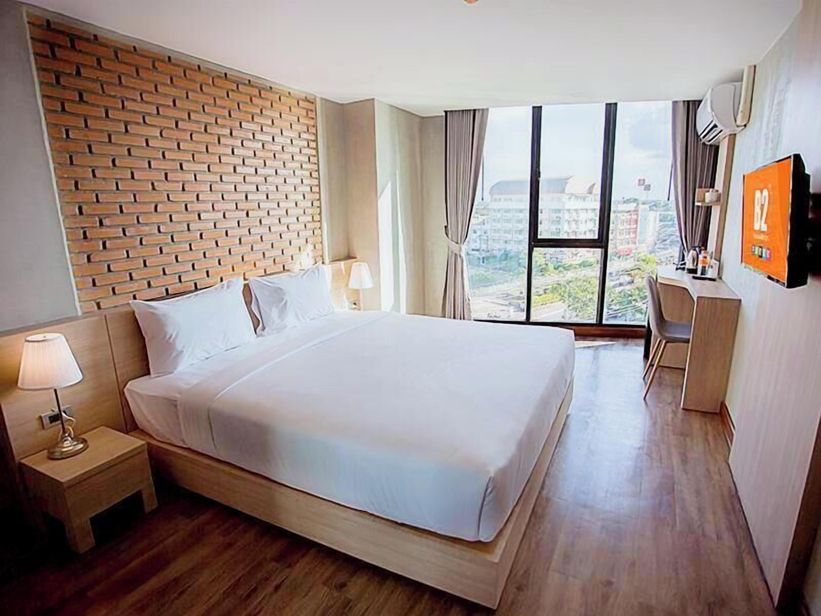 Blackout drapes, free WiFi, bed sheets