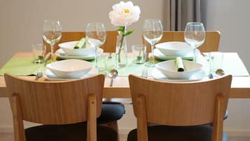 Superior Apartment, 1 Double Bed, Non Smoking, Kitchen | In-room dining