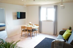 Superior Apartment, 1 Double Bed, Non Smoking, Kitchen | Living area | Smart TV, heated floors - K3Hotels Boardinghouse (Weissach)