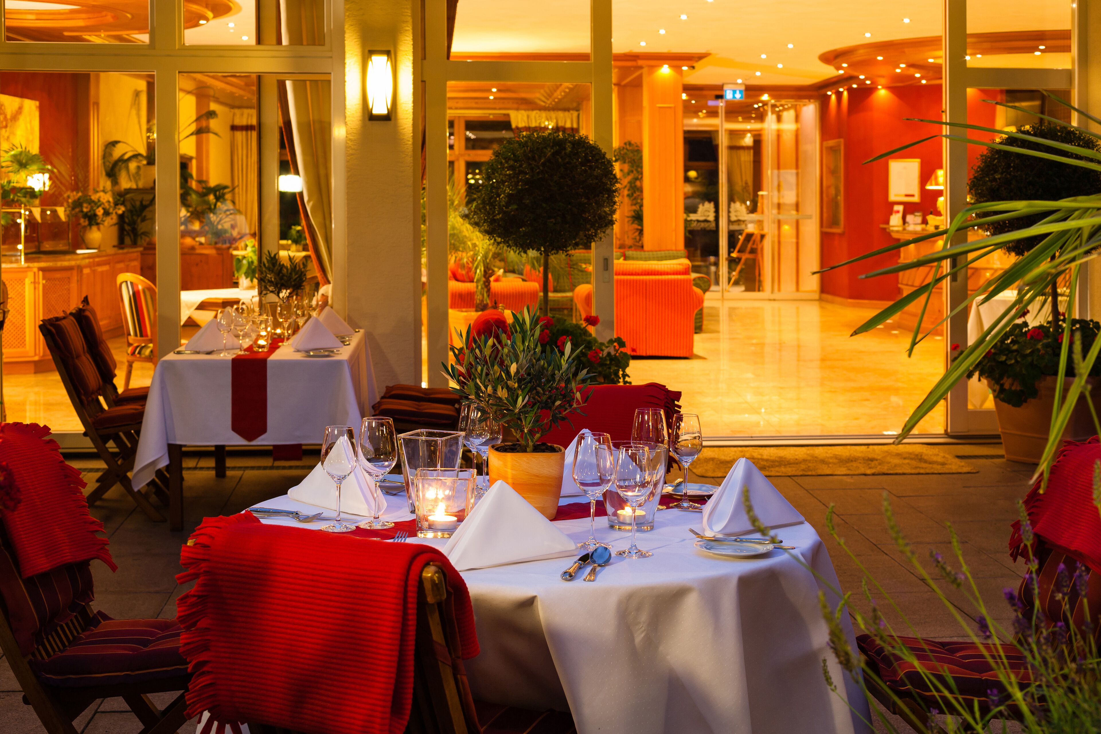 breakfast, lunch, dinner served; german cuisine