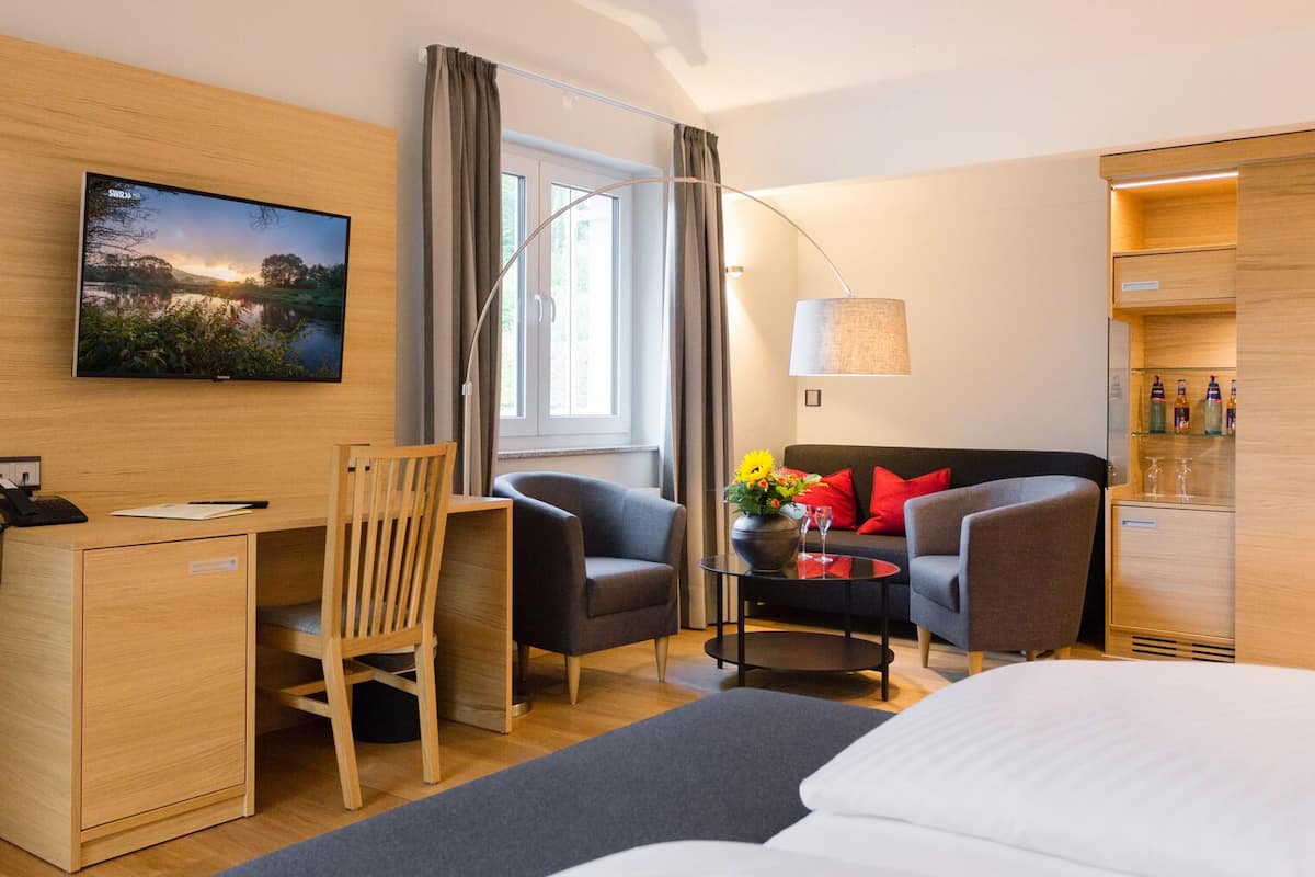 Ropa de cama hipoalergénica y minibar 