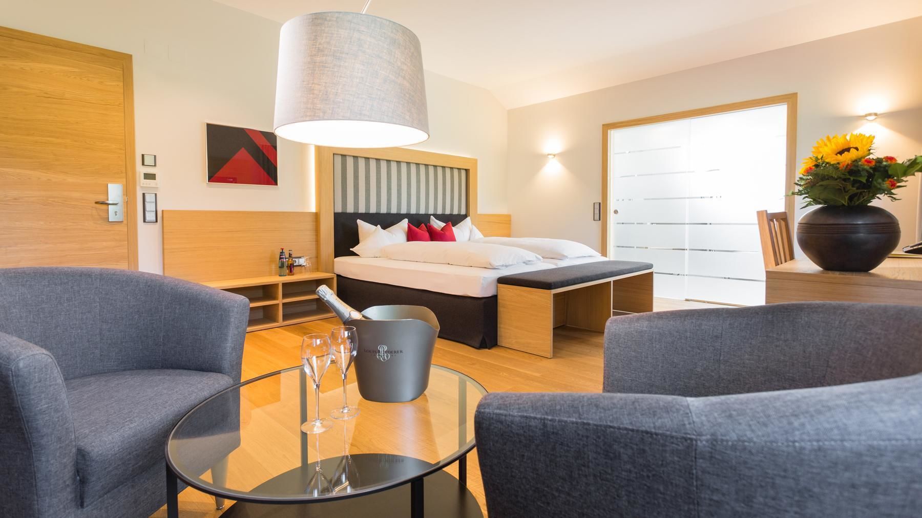 1 bedroom, hypo-allergenic bedding, minibar, in-room safe