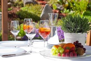 Der serveres morgenmad, frokost, aftensmad og tyske retter