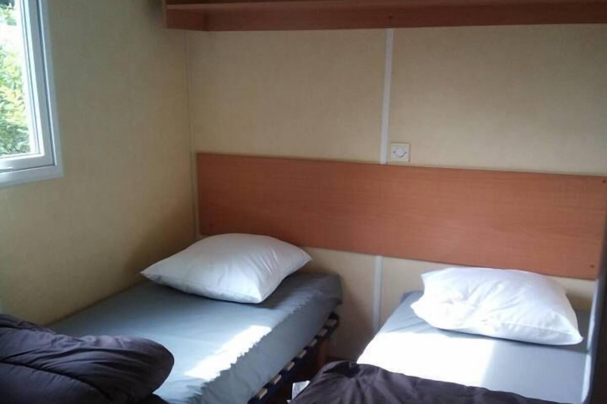 2 bedrooms, iron/ironing board (on request), individually furnished