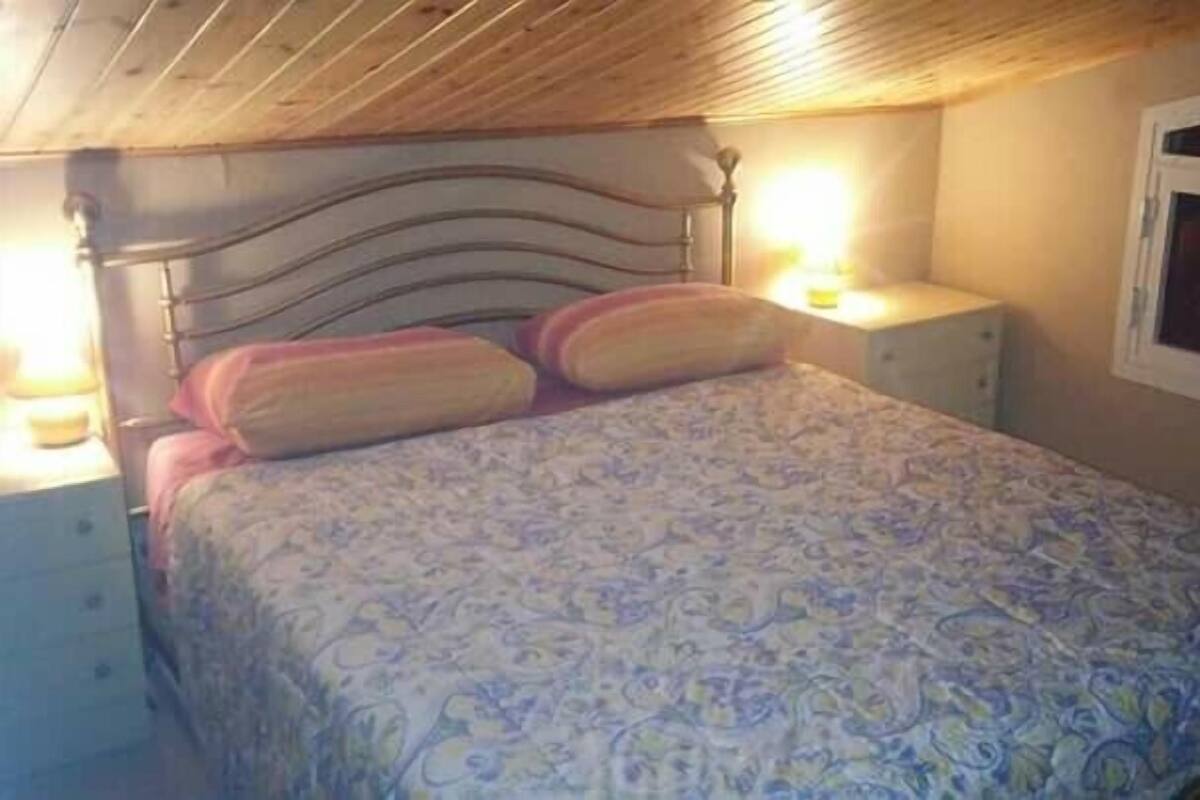Double Room, Shared Bathroom (n° 2) | Premium bedding, iron/ironing board (on request), free WiFi, bed sheets