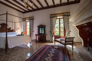 Suite | 1 Schlafzimmer, Minibar, Zimmersafe, individuell dekoriert