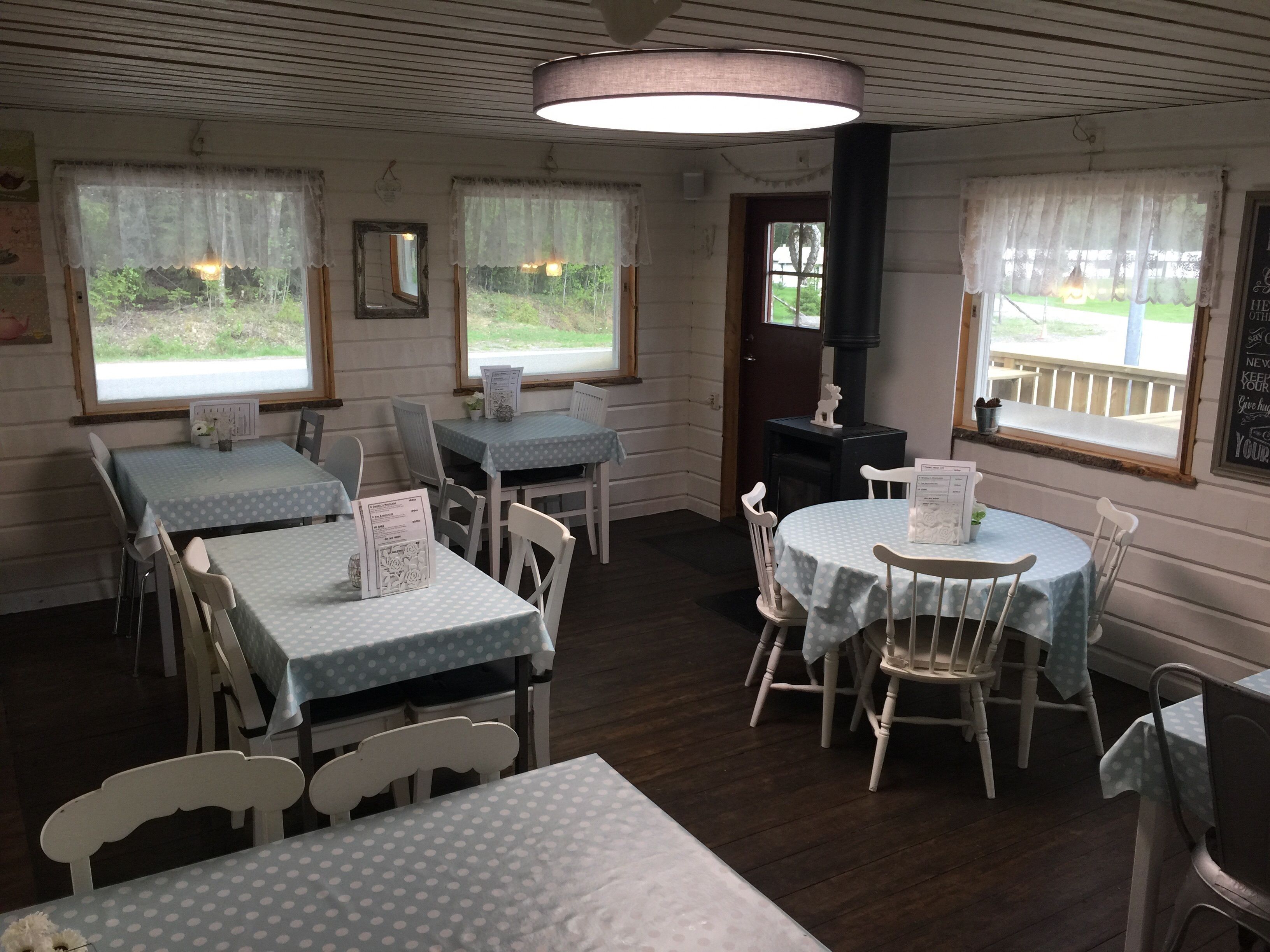 Melayani makan malam 