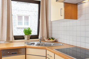 Kühlschrank, Herdplatte, Geschirrspüler