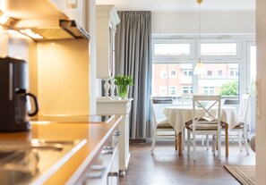 Kühlschrank, Herdplatte, Geschirrspüler