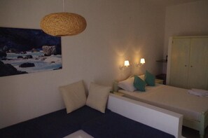 Down duvets, in-room safe, desk, iron/ironing board - Hotel Esperos (Skiathos)
