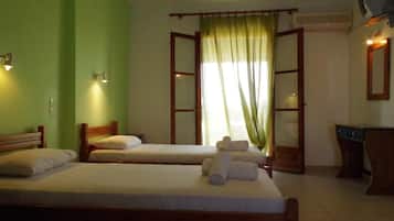 Couette en duvet d'oie, coffres-forts dans les chambres, bureau