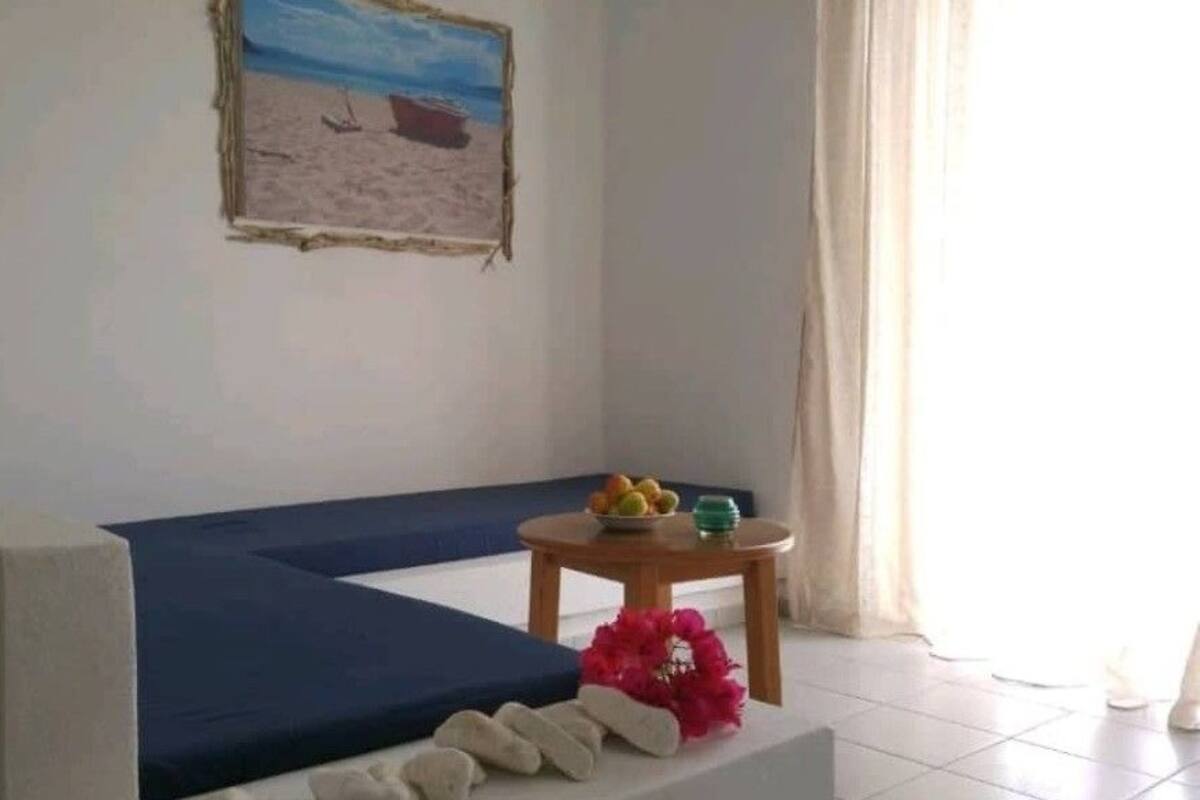 Premium Studio Suite, Garden View | Living room | LED TV