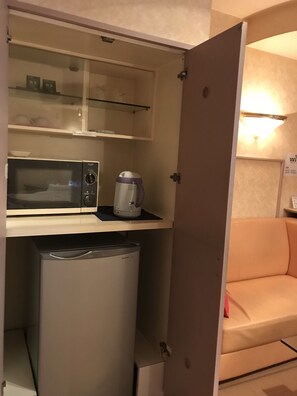 Phòng đôi Tiêu chuẩn, hút thuốc (Check-In After 9 PM, 203) | Phòng cách âm, truy cập Internet không dây miễn phí, bộ trải giường 