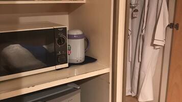 Standard Double Room, Smoking (Check-In After 9 PM, 211) | 1 bedroom, soundproofing, free WiFi, bed sheets