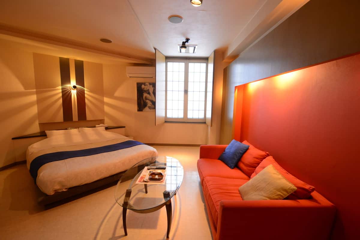 1 habitación, sistema de insonorización, wifi gratis y ropa de cama