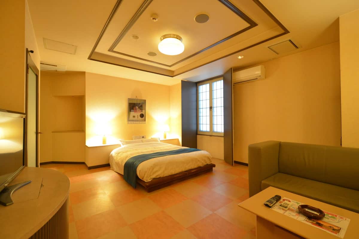 1 habitación, sistema de insonorización, wifi gratis y ropa de cama