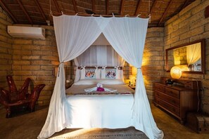 4 bedrooms, in-room safe, desk, iron/ironing board
