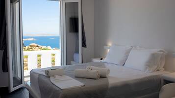 Deluxe Double Room | Blackout drapes, iron/ironing board, free WiFi, bed sheets