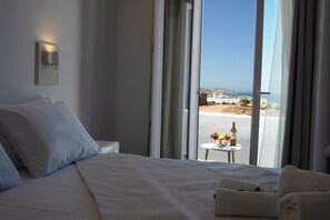 Deluxe Double Room | Blackout drapes, iron/ironing board, free WiFi, bed sheets