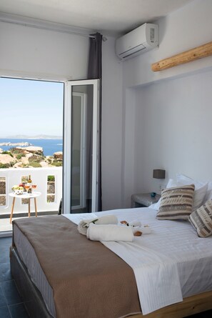 Deluxe Double Room | Blackout curtains, iron/ironing board, free WiFi, bed sheets - Petra Mykonos Studios & Suites (Mykonos)