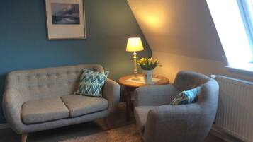 Fernseher, Bücher, Stereoanlage