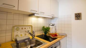 Kühlschrank, Herdplatte, Geschirrspüler