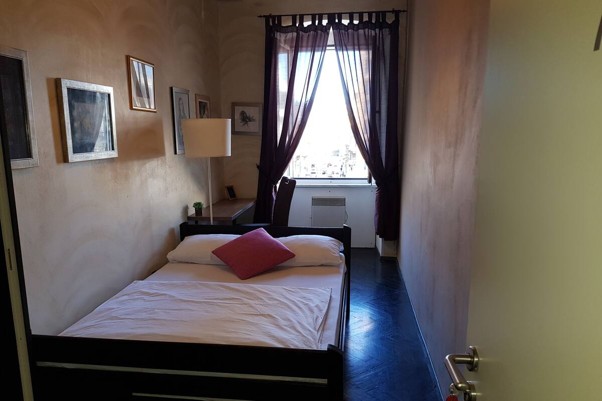 Blackout curtains, soundproofing, free WiFi
