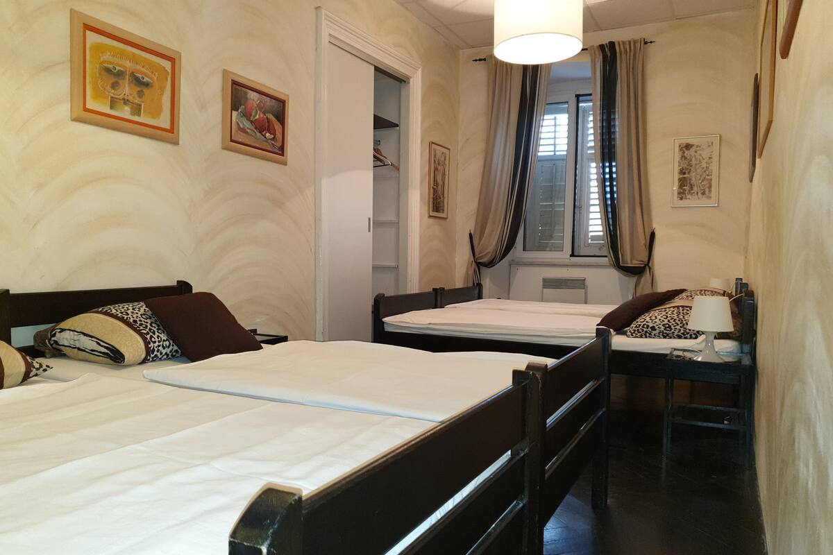 Blackout curtains, soundproofing, free WiFi
