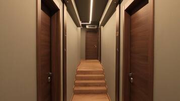 1 bedroom, desk, soundproofing, free cribs/infant beds
