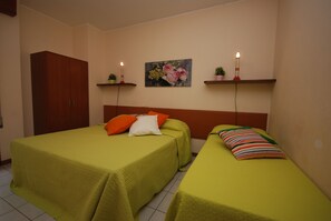 Cots/infant beds, free WiFi - Villa Tiziano (Lignano Sabbiadoro)