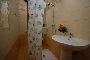 Apartment, 1 Bedroom (B-4) | Bathroom - Villa Tiziano (Lignano Sabbiadoro)