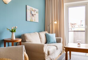 Fernseher, Bücher, Stereoanlage