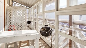 Room (Cherry) | Terrace/patio - Gapyeong Aquamarin Pension (Gapyeong)