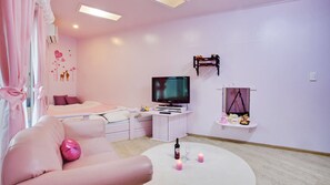 Room (Peach) | 1 bedroom, free WiFi, bed sheets - Gapyeong Aquamarin Pension (Gapyeong)