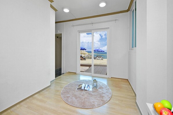 Room (Sa Soo Ja Ri) | 1 bedroom, free WiFi, bed sheets