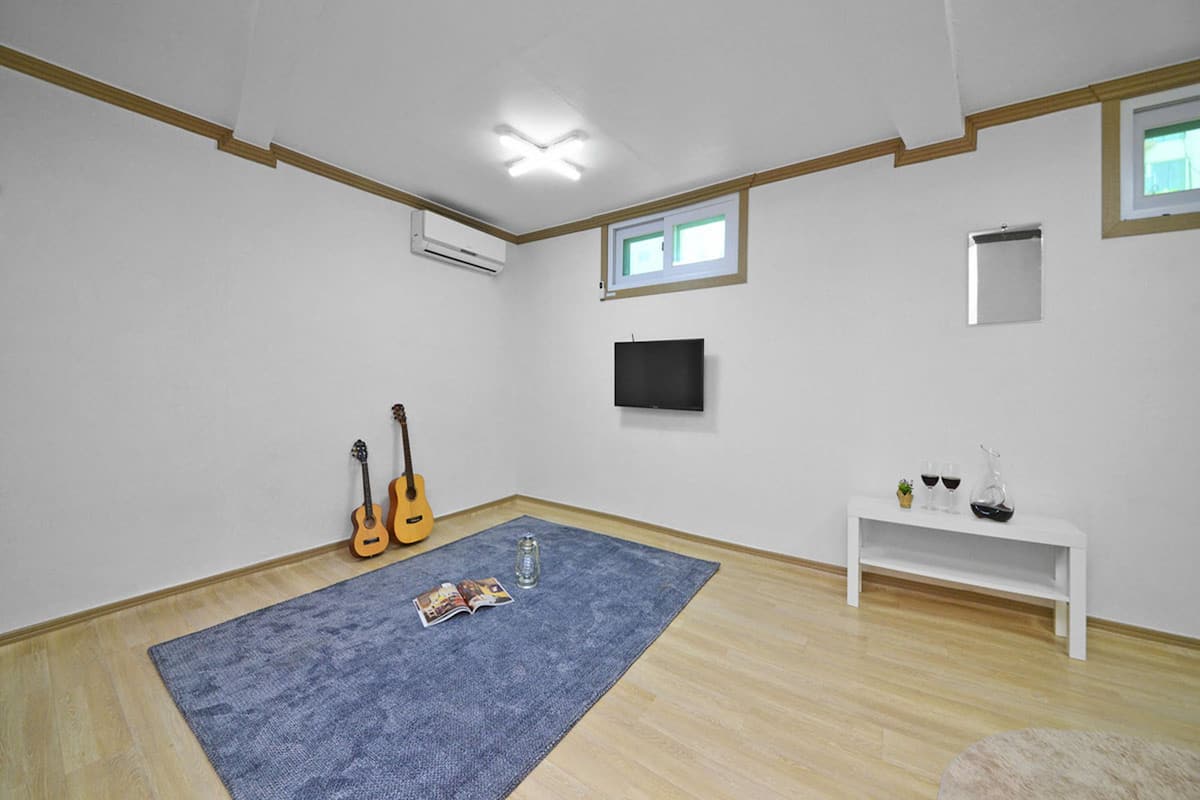 Habitación (Jeon Gal Ja Ri) | Sala de estar | Televisión