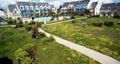 For rent 2 level house in seaside residence