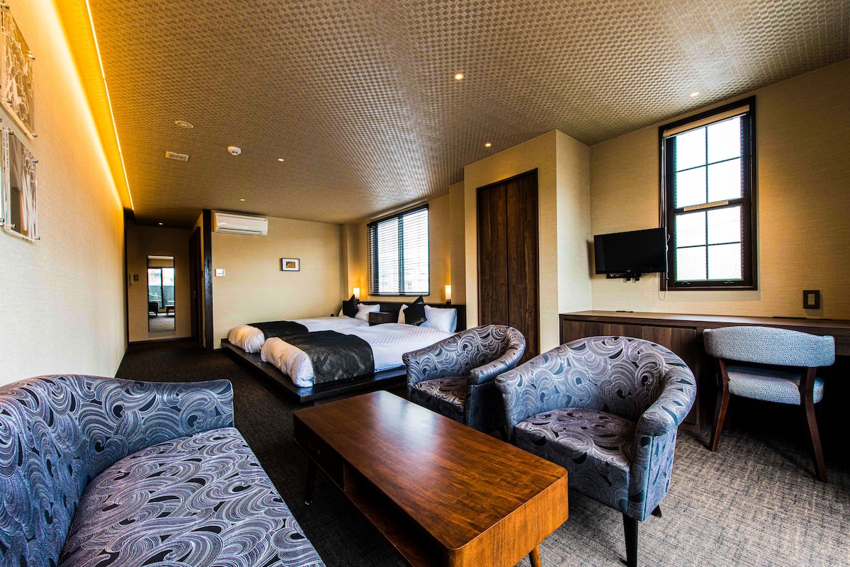 Twin Room with Balcony (KAKITSUBATA)