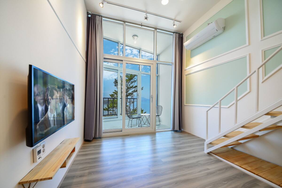 Room (D204 (Ocean View)) | Living area | TV