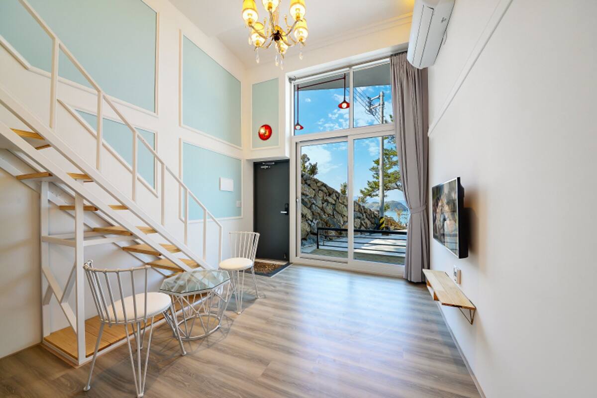 Room (D104 (Ocean View)) | Living area | TV