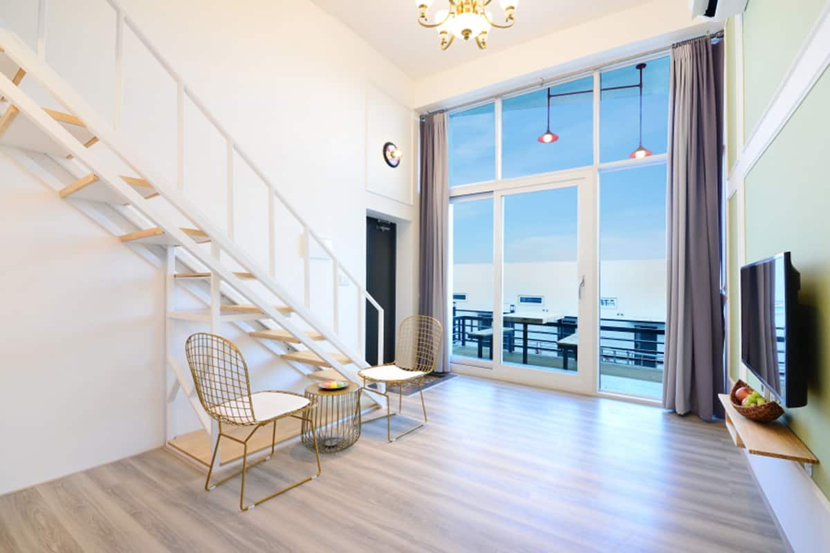 Værelse (E101 (Ocean View)) | Opholdsområde | Tv