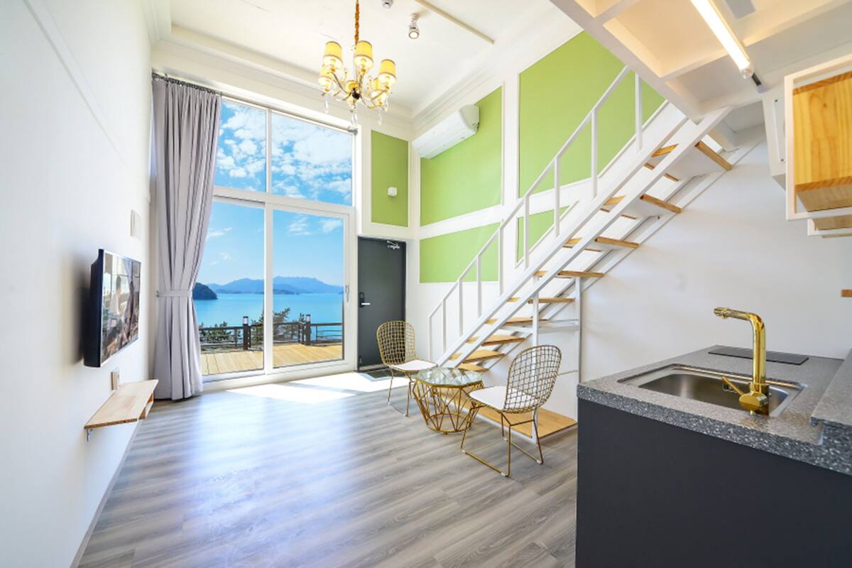 Room (A104 (Ocean View)) | Living area | TV