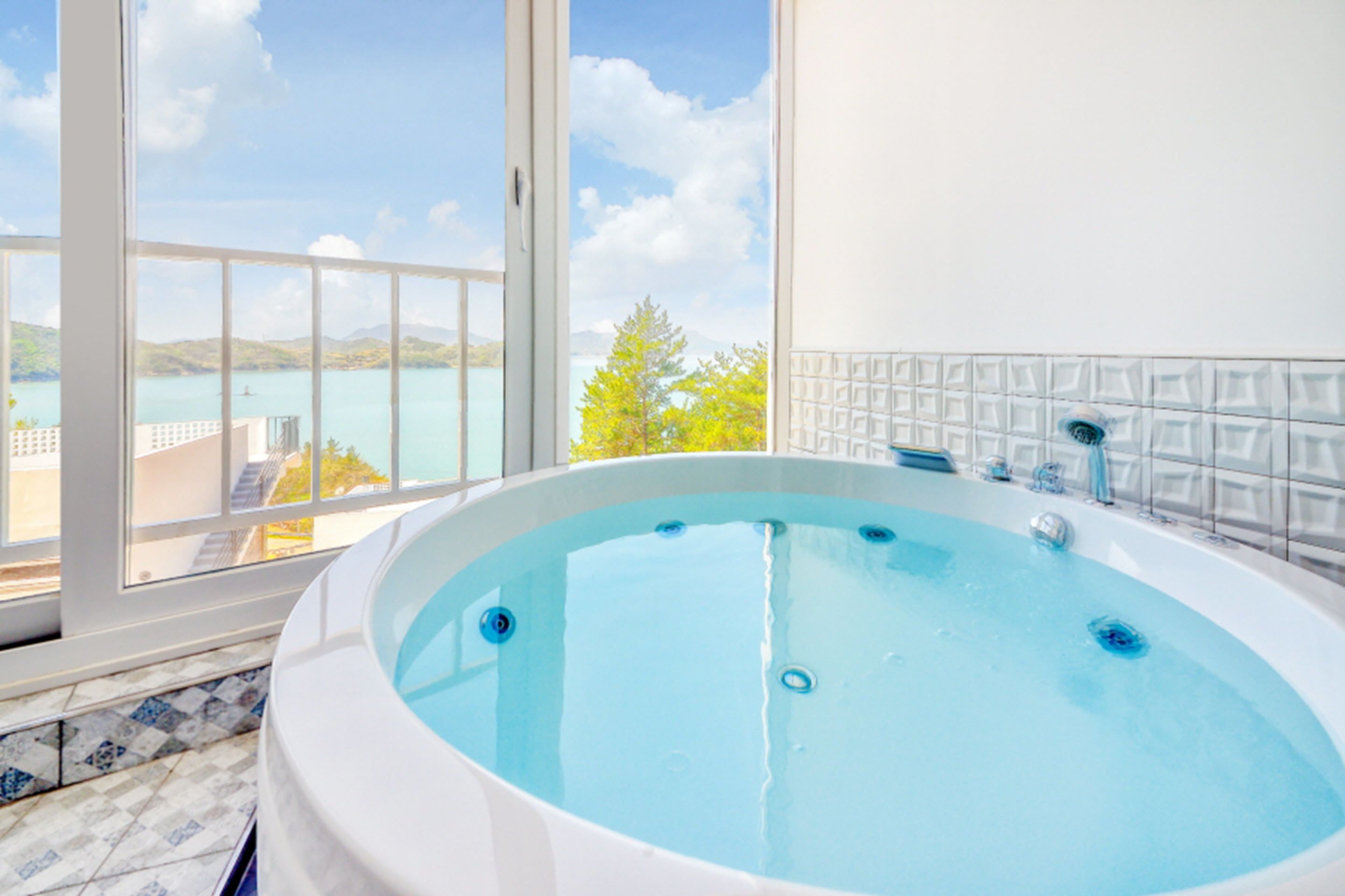 Room (E204 (Spa, Ocean View)) | Jetted tub